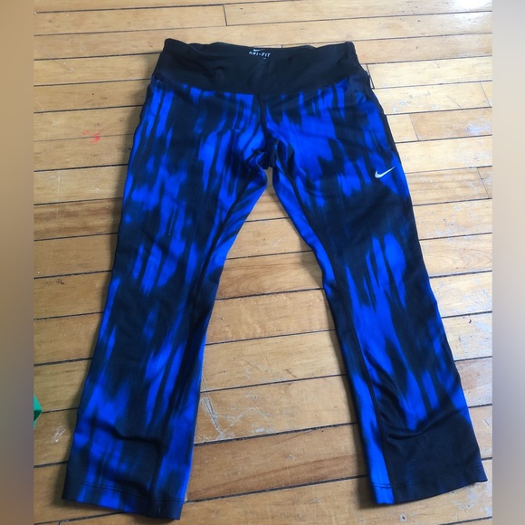 Blue/black Dri-Fit woman’s Capris - Picture 1 of 8